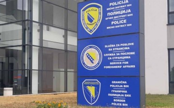 Policijske službenice zasadile cvijeće narandžaste boje kao znak solidarnosti sa ženama i djevojčicama žrtvama nasilja