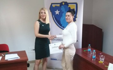 Полицијским службеницама уручени цертификати о учешћу на радионици