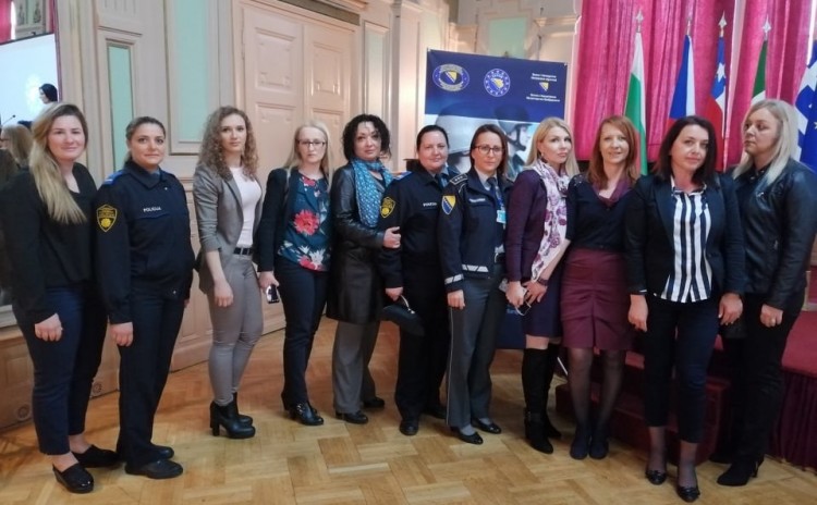 Округли сто "Допринос жена мировним мисијама"